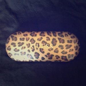 🔥Guess glasses case - leopard - sunglass case🔥